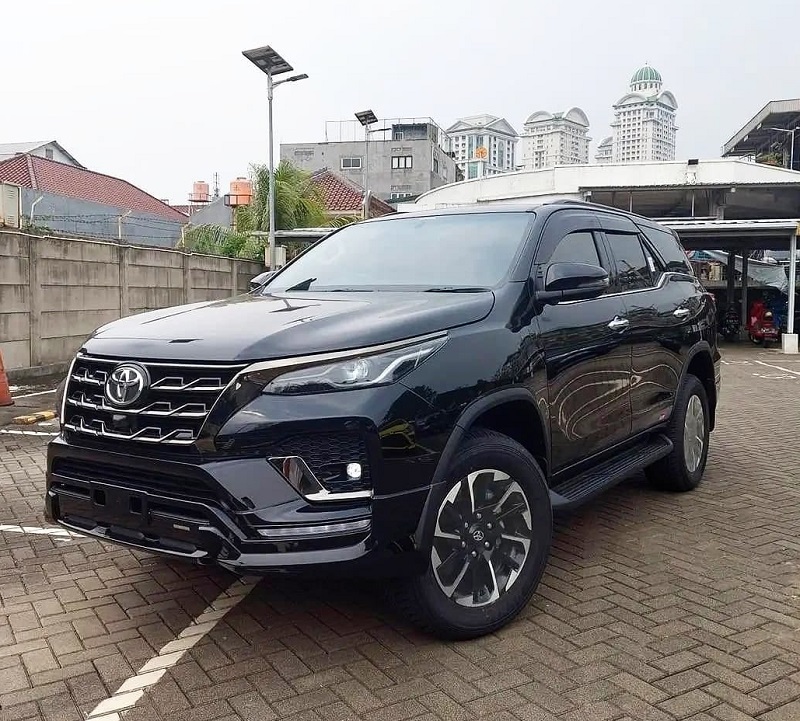 Toyota Fortuner.