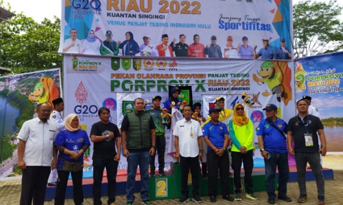 Tim Kontingen Bengkalis di venue panjat tebing Porprov X Riau 2022 di Kabupaten Inhu.(foto: rahmat/halloriau.com)