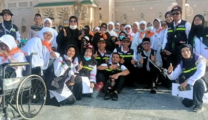 Sebanyak  165 orang Jemaah Calon Haji (JCH) Wanita yang tergabung dalam Kloter 10 BTH Kabupaten Bengkalis, Jumat (02/06/2023) ini melaksanakan ziarah ke Raudhah.