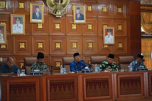 Bupati Siak, Alfedri dalam rapat forum OPD membahas Renja Pemkab Siak 2025.(foto: diana/halloriau.com)