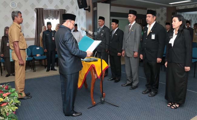 Bupati Bengkalis  diwakili Sekretaris Daerah H Bustami melantik pejabat pimpinan tinggi pratama dan  pejabat pengawas.