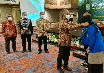 Suasana Pembukaan Pembinaan Mutu Akademik Penerima Beasiswa Bidikmidi Bhakti Negeri Pemerintah Provinsi Riau Angkatan 2019 di Hotel Pangeran, Selasa malam (09/02 2021).