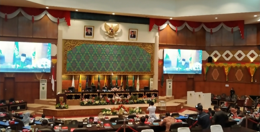 Suasana rapat paripurna pengumuman anggota dan pimpinan AKD DPRD Riau. 