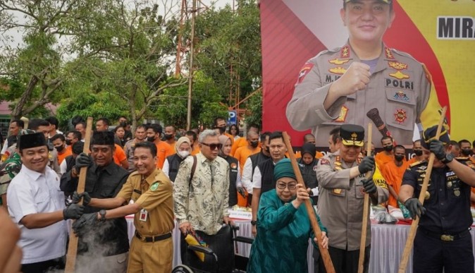 Polda Riau musnahkan barang bukti dalam Ops cipta kondisi jelang Ramadan (foto/int)