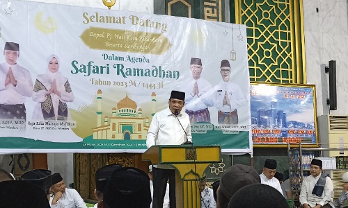 Pj Walikota Pekanbaru, Muflihun dalam safari ramadan perdana di Masjid Raya Pekanbaru.(foto: rahmat/halloriau.com)