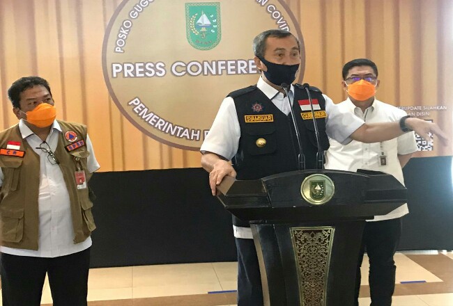 Gubernur Riau Syamsuar saat konferensi pers. Foto: Riaumandiri