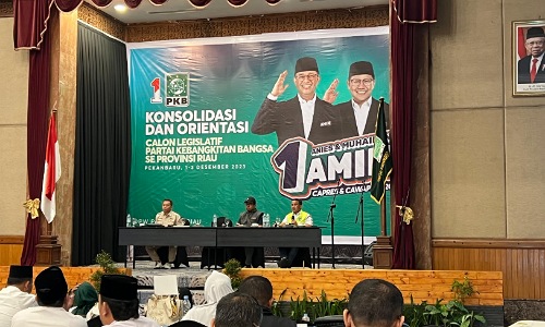 Ketua Bawaslu Riau, Alnofrizal saat hadiri Konsolidasi dan Orientasi Caleg PKB se-Riau.(foto: istimewa)