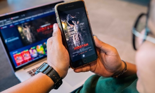 Telkomsel melalui MAXstream menjalin kolaborasi dengan MD Pictures menghadirkan beberapa film dan serial populer sepanjang tahun 2023, antara lain Film HIDAYAH.(foto: istimewa)