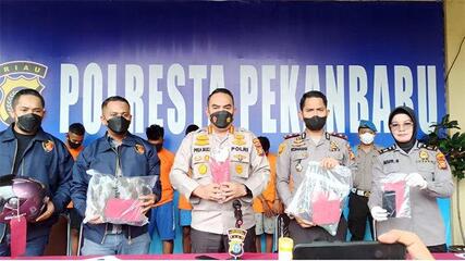 Kapolresta Pekanbaru Kombes Pol Pria Budi saat ekspos penangkapan 7 geng motor di Mapolresta Pekanbaru