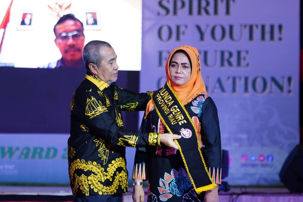 Gubernur Riau, Syamsuar saat pengukuhan Ketua TP PKK Riau, Misnarni Syamsuar sebagai Bunda GenRe Riau.(foto: mcr)