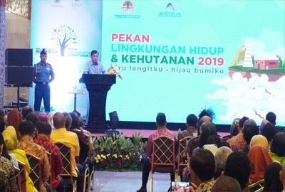 Wakil Presiden RI, HM Jusuf Kalla menyampaikan sambutan sekaligus membuka secara resmi Pekan Lingkungan Hidup dan Kehutanan (PLHK) ke-23 tahun 2019, Kamis (11/7/2019), di Jakarta. Tim PT RAPP Ikut Meriahkan Pekan Lingkungan Hidup dan Kehutanan (PLHK) ke-23 tahun 2019, Kamis (11/7/2019), di Jakarta.
