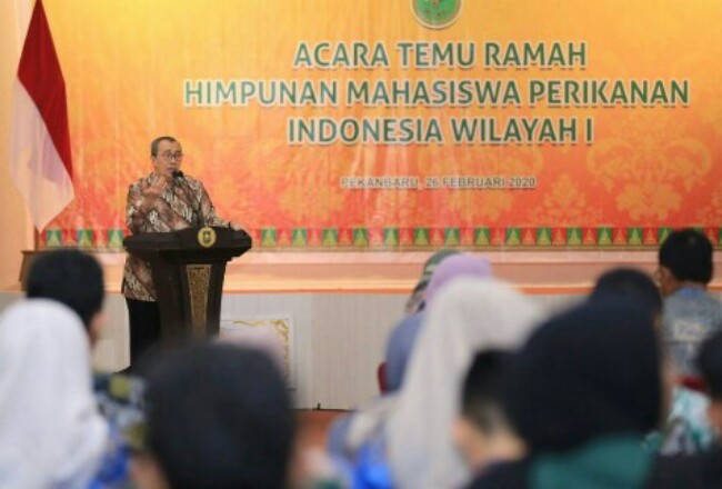 Gubernur Riau Syamsuar saat memberikan kata sambutan.