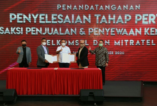 Penandatanganan Perjanjian Jual Beli Bersyarat antara PT Telkomsel dengan PT Mitratel untuk pengalihan kepemilikan sebanyak 6.050 menara telekomunikasi milik Telkomsel kepada Mitratel di Jakarta. 
