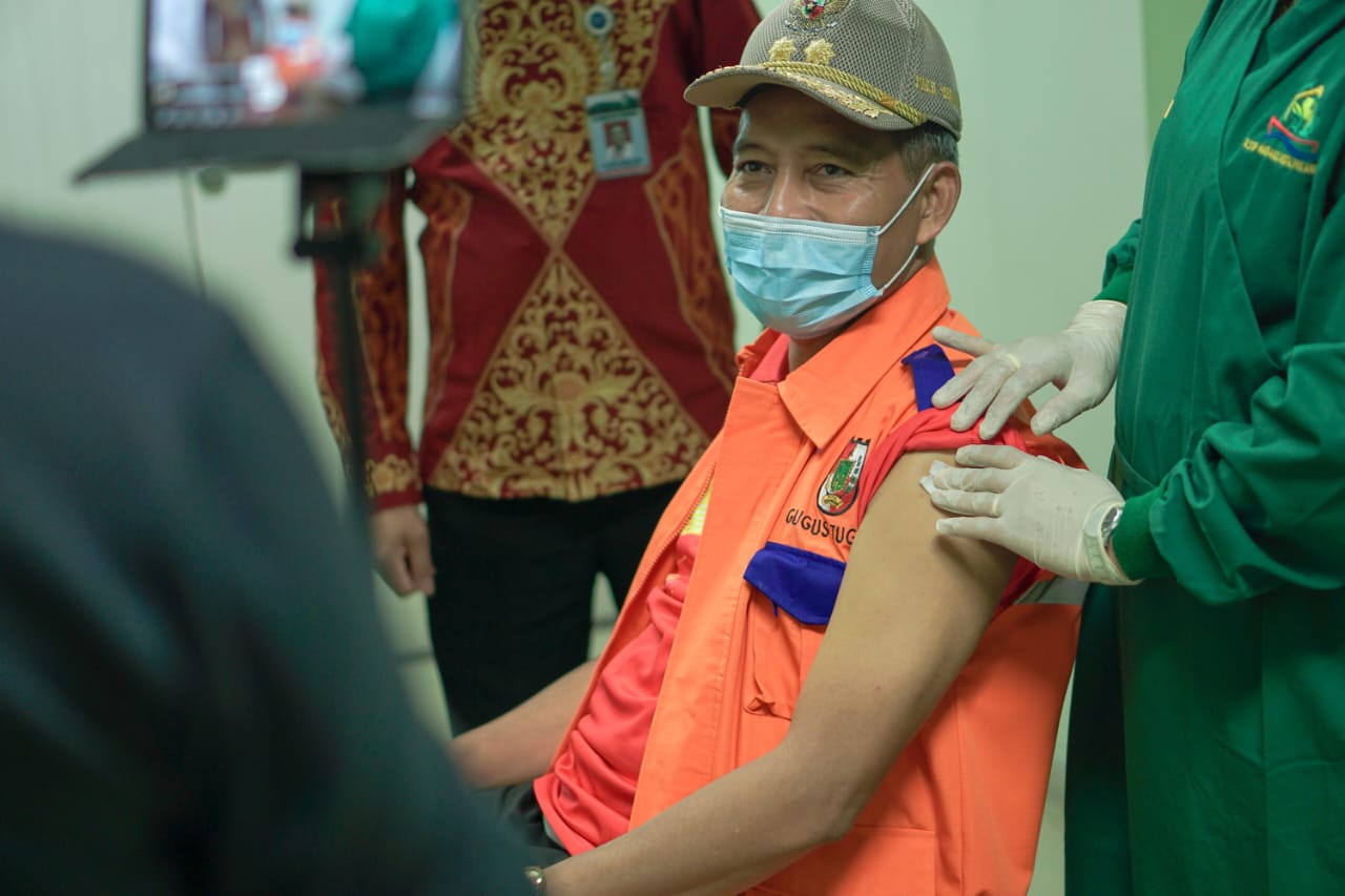Wawako pekanbaru menerima suntikan kedua vaksin Sinovac