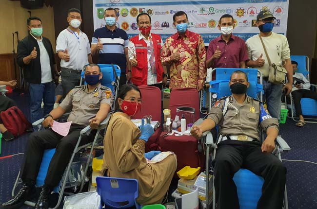 Kegiatan donor darah yang sebelumnya ditaja Relawan Peduli Covid-19 Riau di Hotel Furaya Pekanbaru.