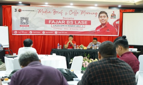 Caleg DPR RI PDIP Dapil Riau 1, Fajar BS Lase.(foto: istimewa)