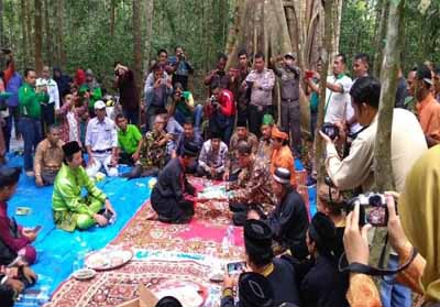Pemerintah Kabupaten Kampar akan menetapkan empat hutan adat. Keempat hutan itu terletak di lokasi berbeda, Kamis (13/9/2018). Foto : Tribun Pekanbaru