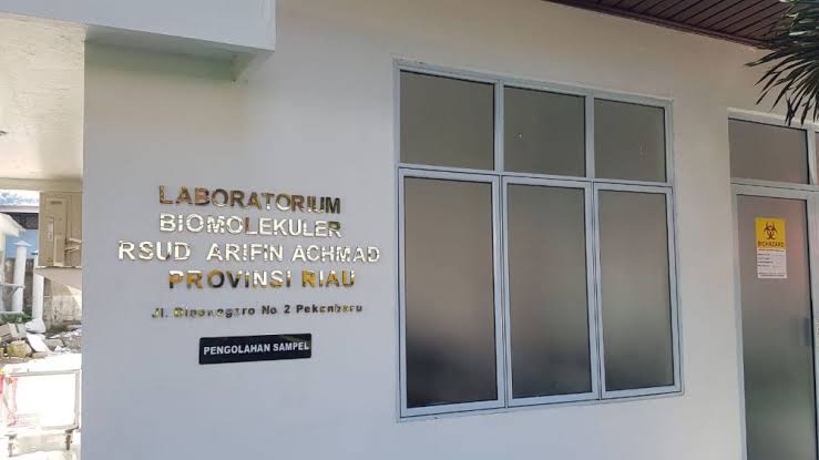 Laboratorium Biomelekuler Rumah Sakit Umum Daerah Arifin Achmad (RSUD AA).