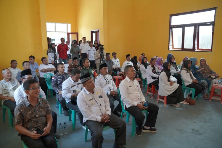 Bupati Afrizal Sintong meresmikan Kantor Lurah Sinaboi Kota (foto/zal)