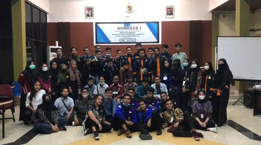 Foto bersama mahasiswa yang tergabung dalam IMPKR-Pekanbaru.