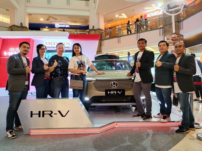 Honda KJu Group Pekanbaru melalui diler mobil wilayah Riau yakni Honda Soekarno Hatta dan Honda SM Amin secara resmi memperkenalkan All New Honda HR-V di Pekanbaru.
