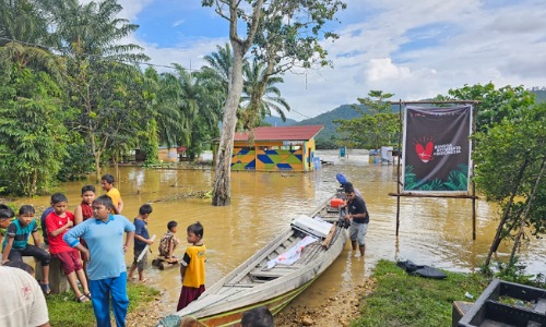 Luapan sungai Subayan merendam seluruh area Festival Subayan.(foto: barkah/halloriau.com)