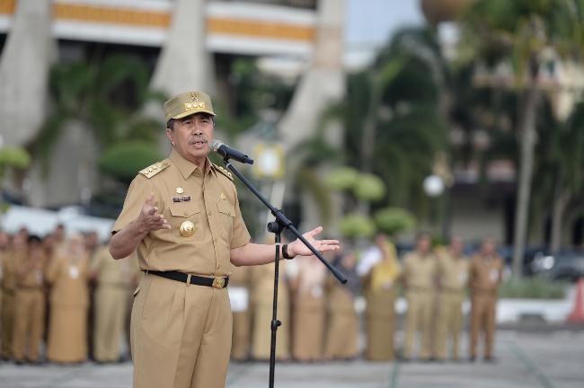 Gubernur Riau Syamsuar pimpin apel akhir tahun.