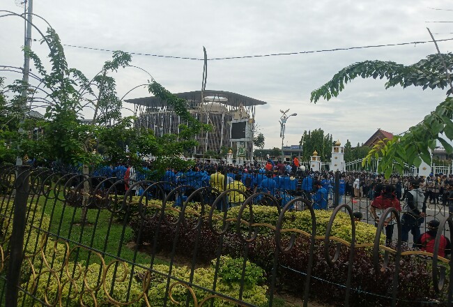 Mahasiswa di Pekanbaru kembali unjuk rasa tolak UU Cipta Kerja.