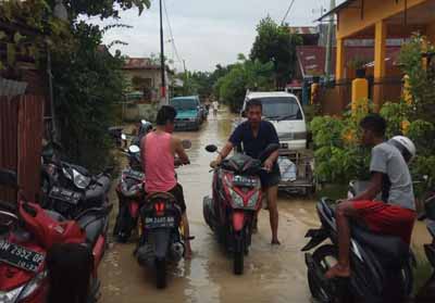 Kondisi banjir di Perumahan Witayu, Pekanbaru.