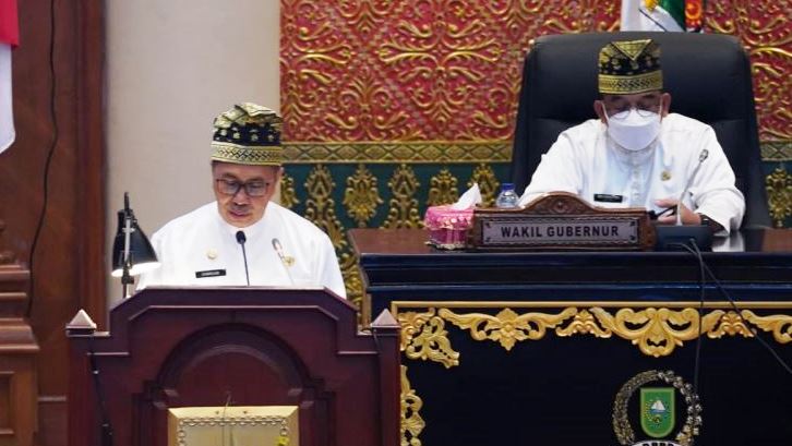 Gubernur Riau Syamsuar hadiri Paripurna HUT ke-65 Riau di DPRD Riau.(foto: mcr)