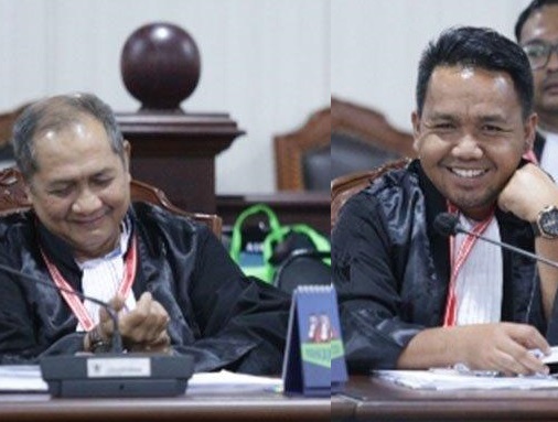 Ketua Tim Pemenangan Paslon nomor urut 3 Halim-Sardiyono, Firdaus Oemar (kiri) masuk tim hukum Adam-Sutoyo di sidang Gugatan Hasil Pilkada Kuansing di MK.