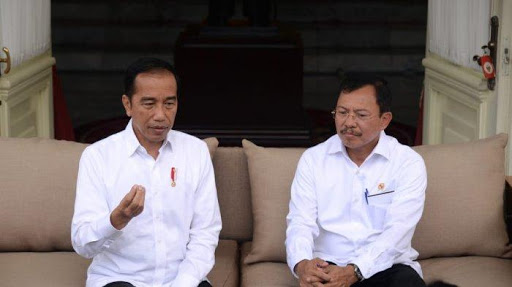 Presiden Jokowi dan Menkes Terawan.