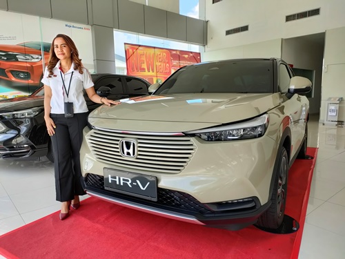Sales counter HSH Pekanbaru disamping Honda All New HR-V.