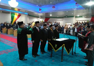 Pengambilan sumpah dan janji Pimpinan DPRD Kampar oleh Ketua Pengadilan Negeri Bangkinang.