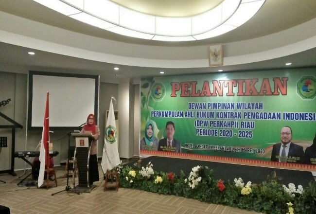 Kepala Biro Hukum Sekretariat Daerah Provinsi Riau, Eli Wardani saat menyampaikan kata sambutan.