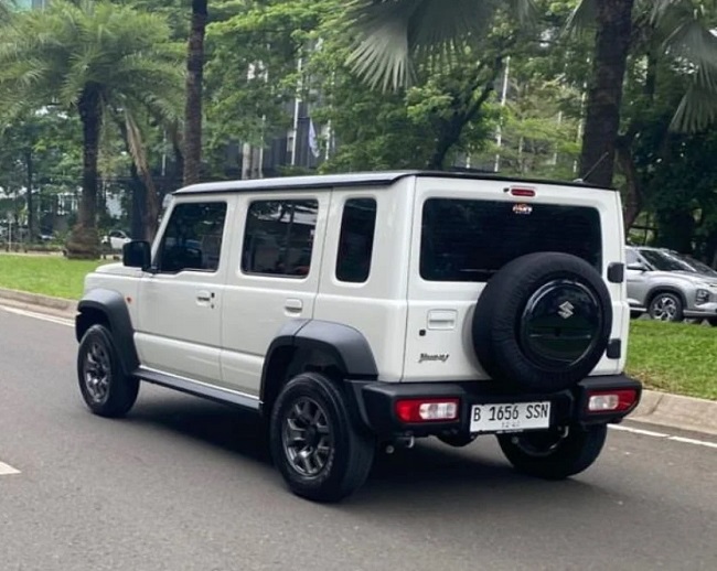 Jimny lima pintu