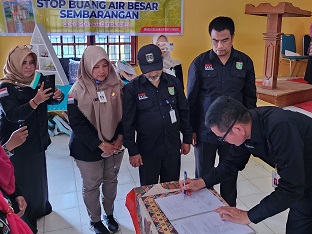 Sekda Dumai Indra Gunawan kukuhkan Forum Masyarakat Pelita Beranting (foto/Bam)