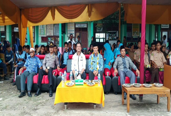 Asisten III Dipendri didampingi Ketua PWI Rohul, Engki Prima Putra, menghadiri pembukaan pelatihan jurnalistik tingkat dasar bagi 40 pelajar di Kecamatan Kepenuhan yang dipusatkan di MAS Kepenuhan. 