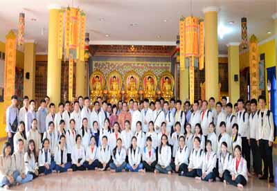 Foto bersama dosen MKWU PAB dan para mahasiswa-mahasiswi STIE dan STIKOM Pelita Indonesia dengan pimpinan Tri Ratna Buddhist Centre Pekanbaru.<br>