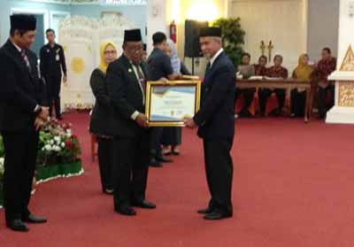 Kepulauan Meranti menerima penghargaan Pemerintah Daerah Berkinerja Baik Pertama dalam penyaluran Dana Alokasi Khusus (DAK) fisik tahun 2018. 