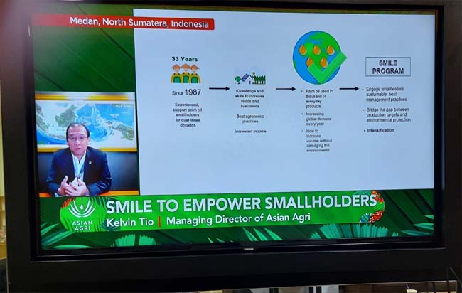 Peluncuran Program SMILE melalui siaran langsung webinar berjudul ‘SMILE to Empower Smallholders