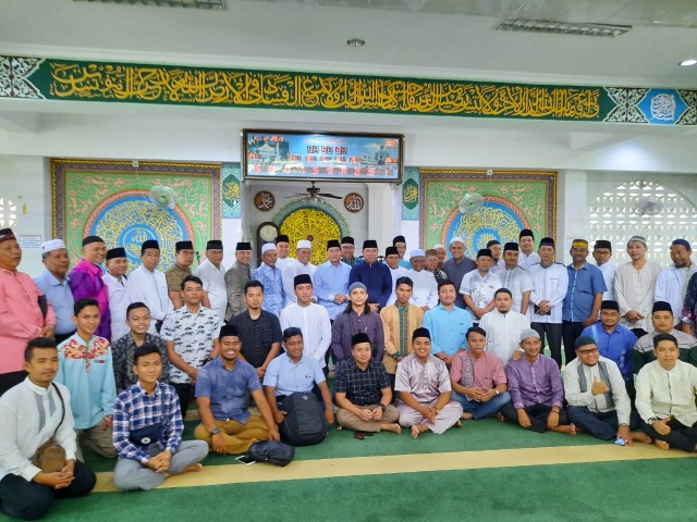 Wirid bulanan yang  digelar Himpunan Keluarga Rokan Hulu (HKR) Pekanbaru, di Masjid Munawwaroh Universitas Islam Riau (UIR).  
