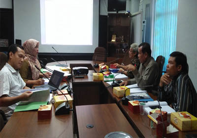 Panitia khusus DPRD Kota Pekanbaru bersama tim ahli bahas Ranperda Bantuan Hukum bagi Masyarakat Kurang Mampu
