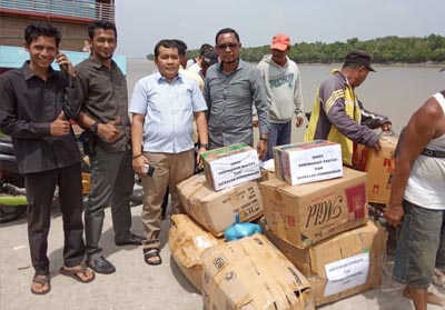  Bantuan kepada korban kebakaran di Panipahan, Kecamatan Pasir Limau Kapas