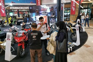 Pengunjung antusias kunjungi event Honda Sport Motoshow Big Scale di Mal SKA Pekanbaru (foto/int)