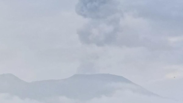 Penampakan erupsi Gunung Marapi, Sumbar kembali erupsi (foto/ist)