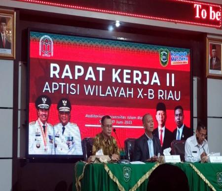 Suasana rapat kerja APTISI Wilayah X-B Provinsi Riau di Auditorium Gedung Rektorat UIR (foto/ist)