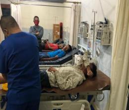 Para tersangka mendapat perawatan medis di RS Bhayangkara Polda Riau.