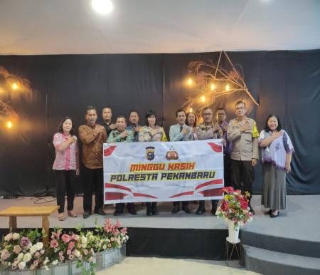 Minggu Kasih Bersama Polresta Pekanbaru yang berlangsung di Gereja GSJA Siloam Kelurahan Sekip (foto/ist)