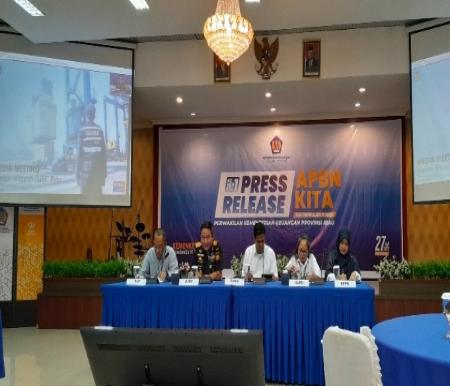 Kepala Kantor Wilayah DJBC Riau, Agus Yulianto saat ekspos bersama media (foto/bayu-halloriau)